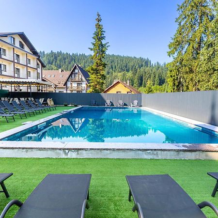 Madison Hotel Bukovel Bagian luar foto