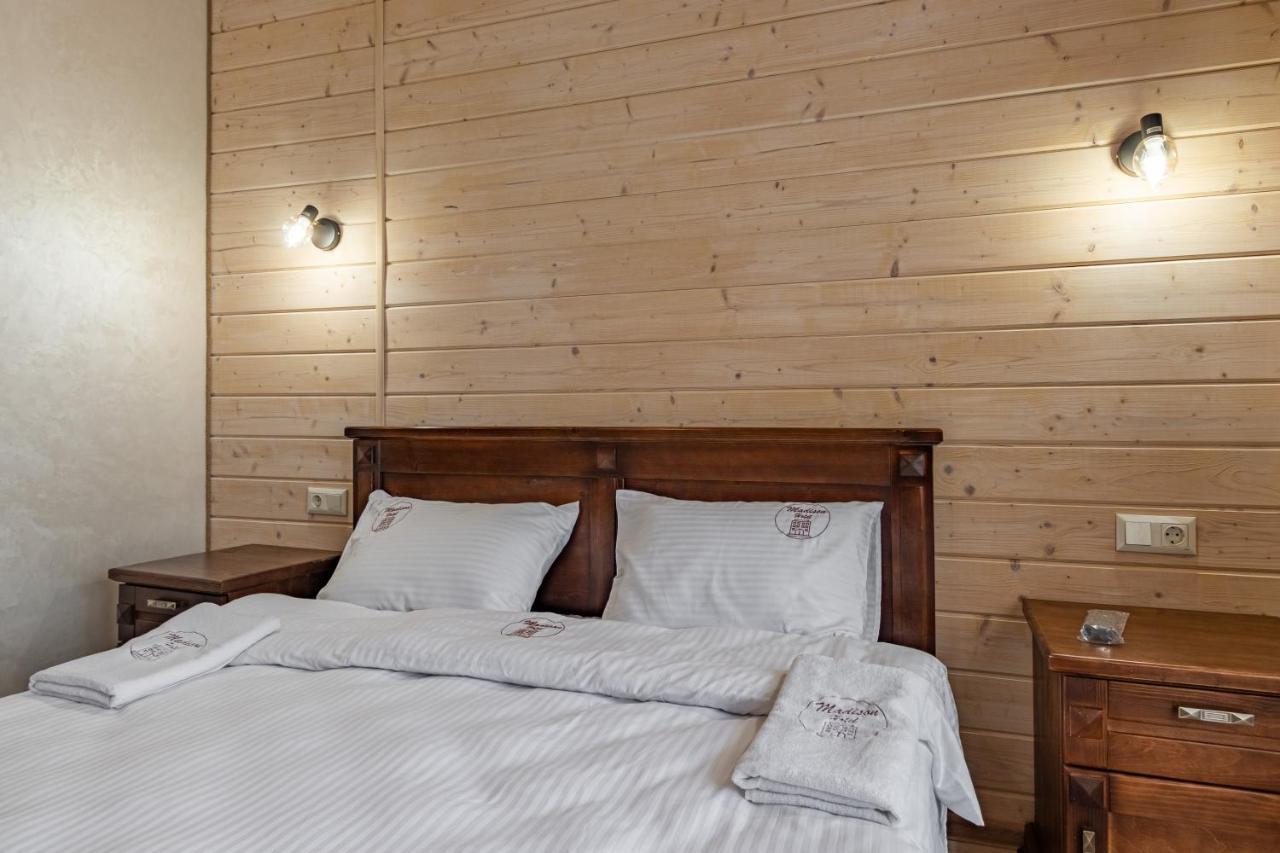 Madison Hotel Bukovel Bagian luar foto