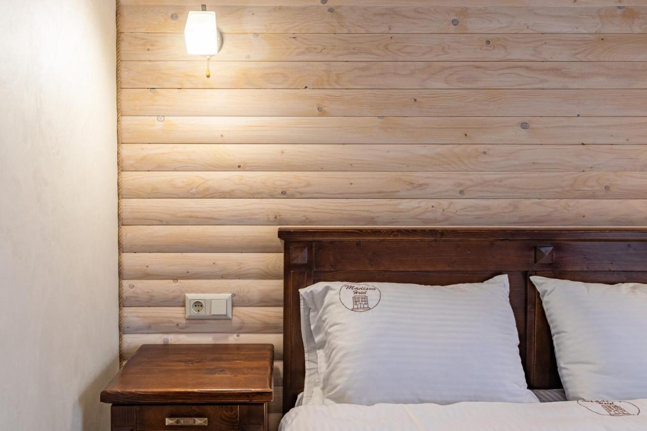 Madison Hotel Bukovel Bagian luar foto